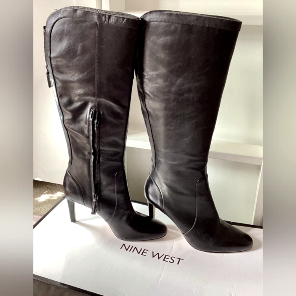 Nine West size 10 Leather upper healed boots with zippers